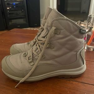 Keen Terradora 2 Snow Boots.